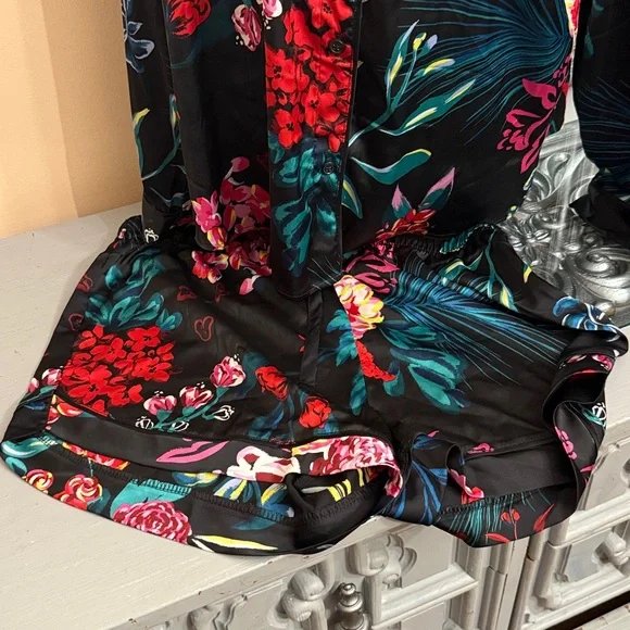 Stars Above Large Floral Satin Pajama Set Long Sleeve with Shorts - Picture 4 of 7